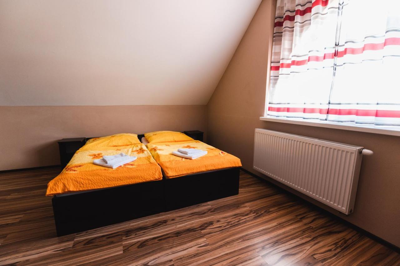 Motel Ard Sarovce エクステリア 写真