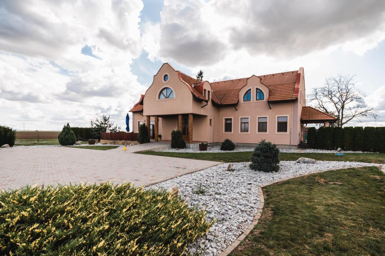 Motel Ard Sarovce エクステリア 写真