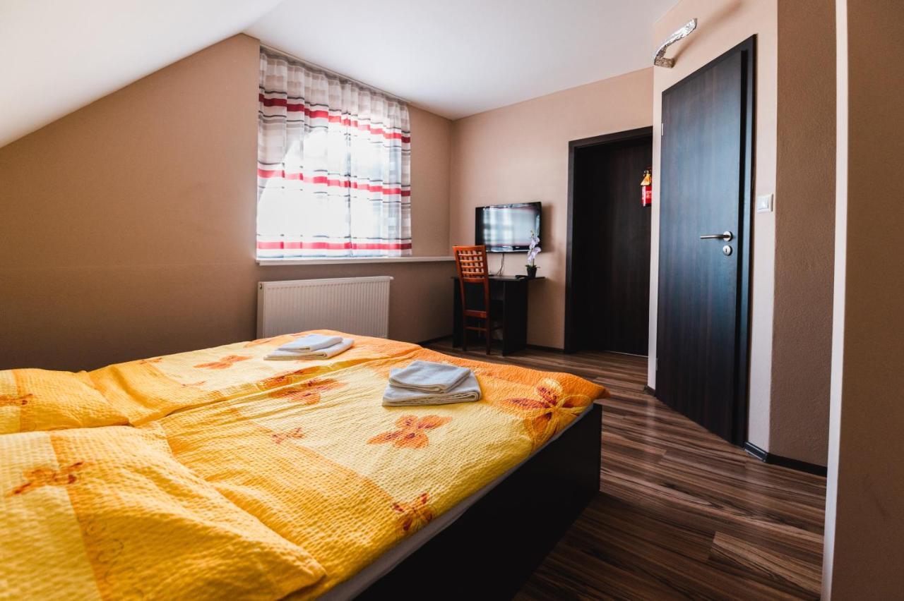 Motel Ard Sarovce エクステリア 写真